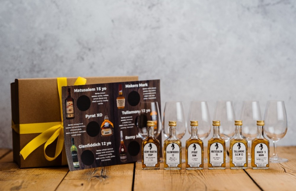 Balíček whisky a rumů s online degustací 6x4cl